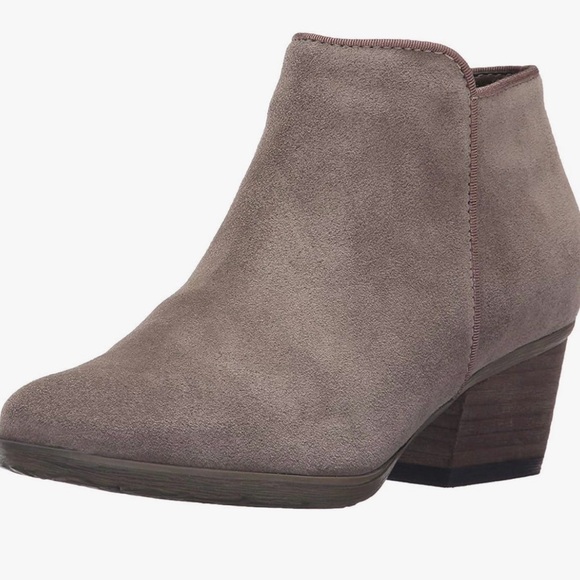 Blondo Shoes - Good🎉 condition BLONDO Villa Ankle Boots in mushroom suede, size 8. WATERPROOF!🎉